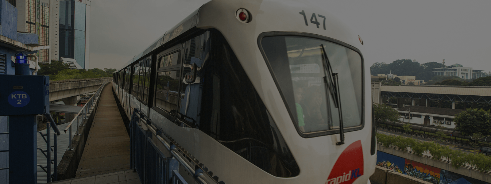slider-BG-monorail train at the station